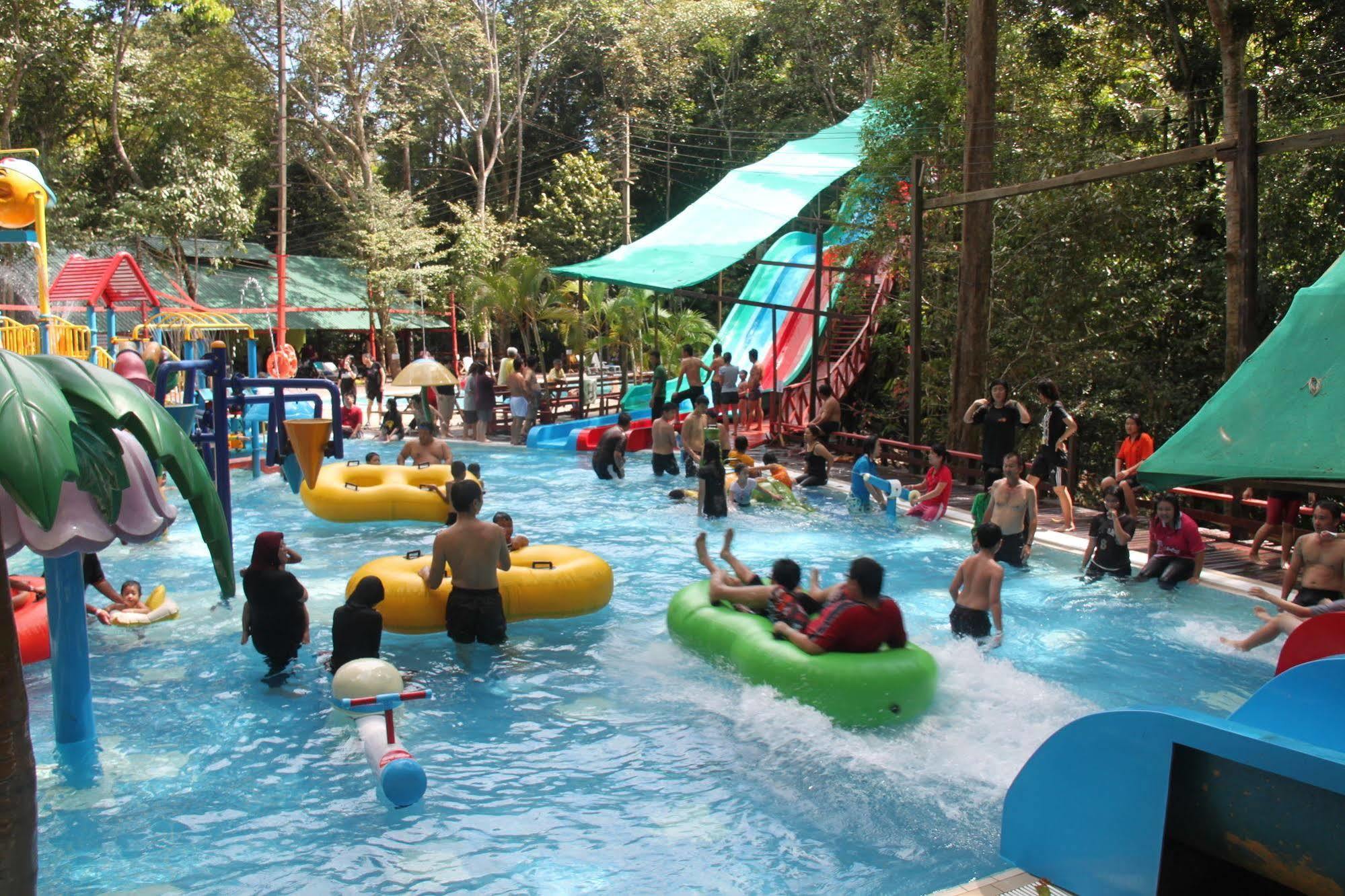 ميري Borneo Tropical Rainforest Resort المظهر الخارجي الصورة